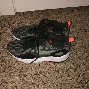 Like new woman’s Nike sneakers